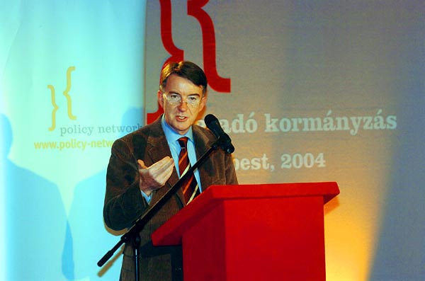 A konferencia tegnapi megnyitóján Peter Mandelson, a szervezõ londoni Policy Network elnöke beszélt