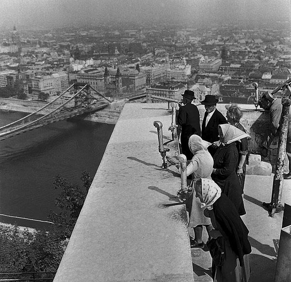 Vidékről érkezett turisták a Citadellán 1964 szeptemberében