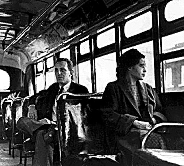 Rosa Parks és tettének képe az amerikai történelemkönyvbõl