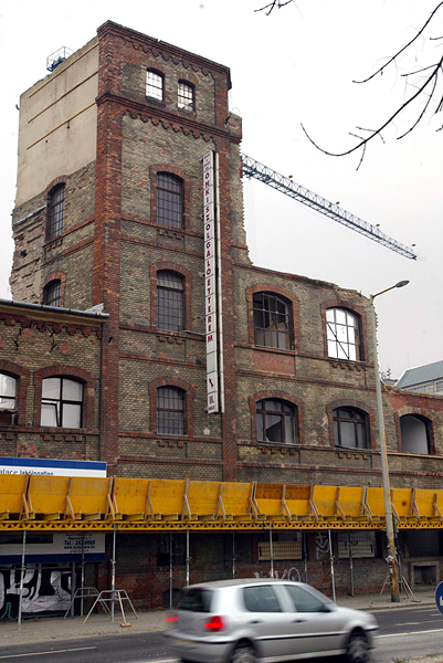 A budai Goldberger-gyár loftként tovább élõ épületrésze