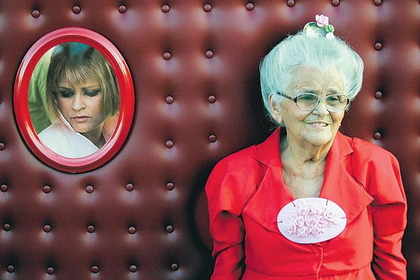 Karlla Girotto divattervezõ nagymamája 87 évesen lett modell