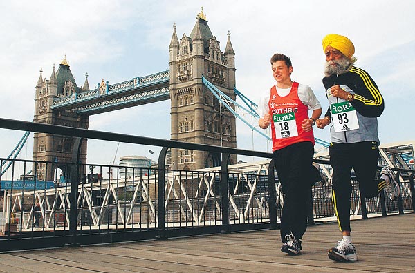 A londoni maraton legfiatalabb és legidõsebb indulója. Versenyfutás az idõvel