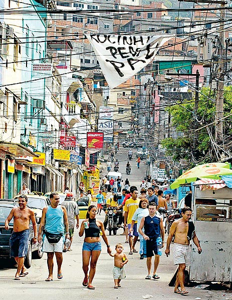Utcakép Rio de Janeiró Rocinha külvárosából