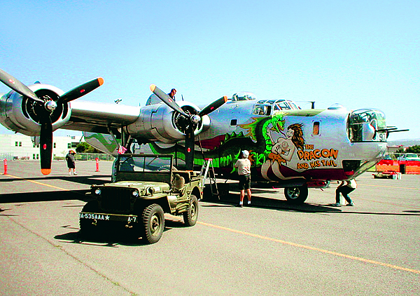 A B-24-es Liberator bombázót négy, egyenként 1200 lóerõs Pratt & Whitney motor hajtotta, 10 darab félhüvelykes (12,7 mm-es) fedélzeti nehézgéppuska védte, 5,8 tonna bombát szállított. Maximális felszálló súlya: 30 tonna, végsebessége: 480 km/h