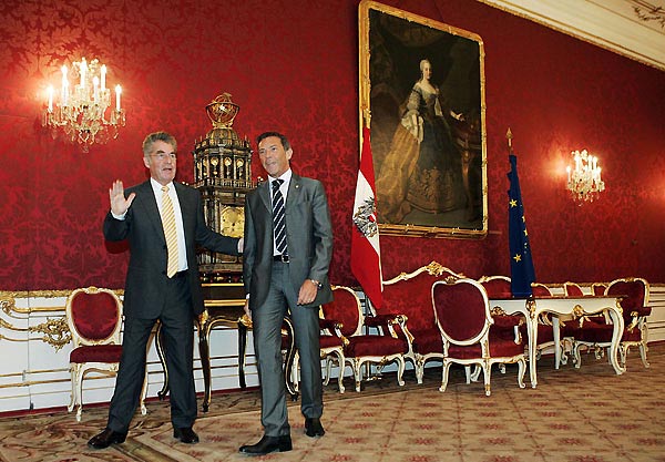 Heinz Fischer osztrák elnök és Jörg Haider pártvezér a Hofburgban