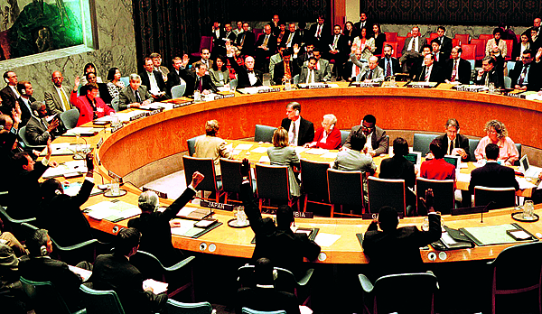 Szavaznak a most tizenöt tagból álló Biztonsági Tanácsban - ez a testület az ENSZ legfontosabb (egyetlen) döntéshozó testülete