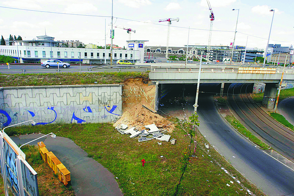 Már novemberben tudták, hogy gond van közúti híd támfalával