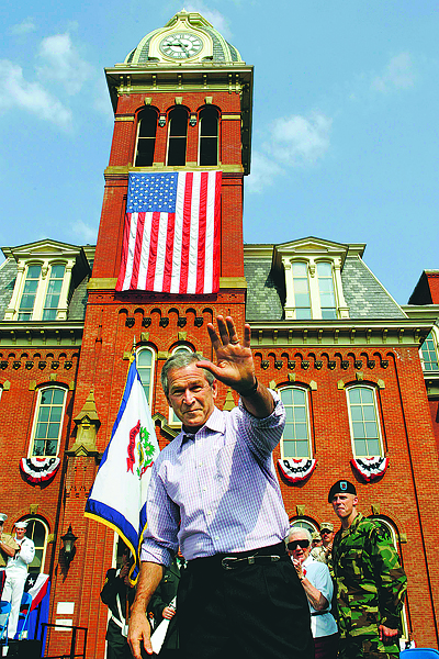 Bush a nyugat-virginiai Morgantownban, a függetlenség napján