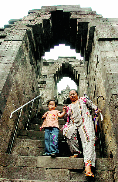 Borobudur lépcsõin