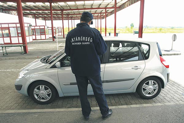 A schengeni csatlakozás feleslegessé tesz sok ellenõrzést