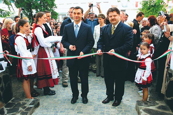Orbán Viktor és Szász Jenõ 2004-ben - átvágás elõtt