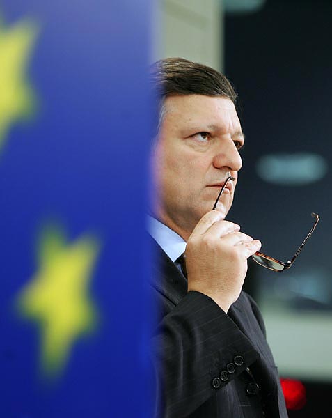 Barroso európai bizottsági elnök. Csak nézõ a huszonötök vitájában