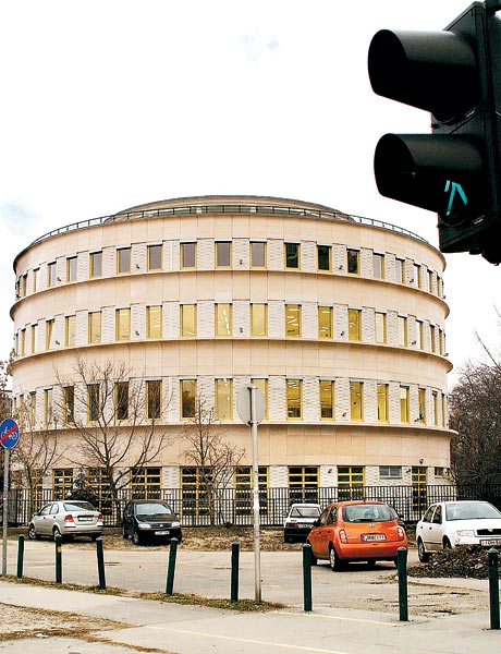 Holnap adják át Zuglóban a Budapesti Kommunikációs Fõiskola új multifunkciós épületét, amely uniós támogatással csaknem egymilliárd forintból készült