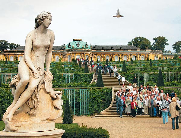 A porosz királyok és német császárok palotái ma turisták sokaságát vonzzák