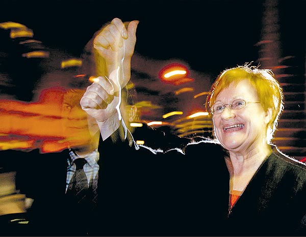 Tarja Halonen a gyõzelmet ünnepli  