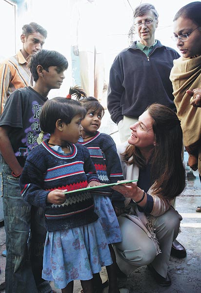Bill Gates és felesége indiai gyermekekkel