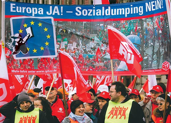 Európára igent, a szociális jogok és juttatások lefaragására nemet mondanak a szakszervezetek  
