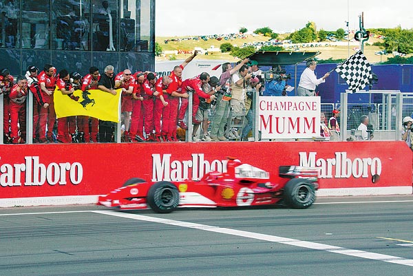 Schumacher 2004-es gyõzelme a Hungaroringen. A dohánygyárakat már akkor leintette volna az unió  