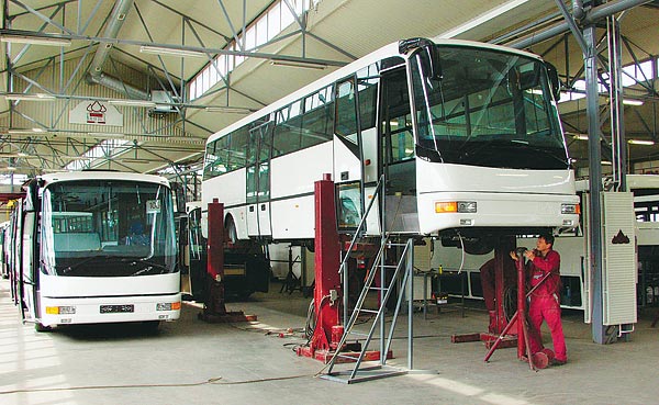 Credo-buszt szerelnek össze a Kravtex gyõri üzemében  