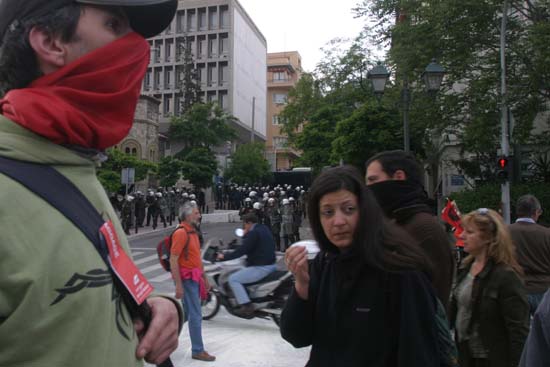Könnygáztámadás után, Athénban