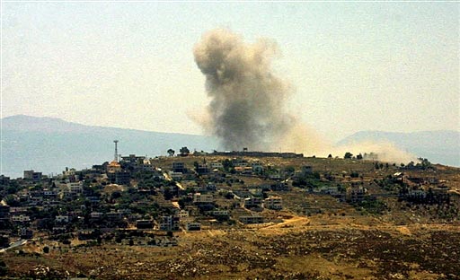 Az izraeli hadsereg által bombázott település a határ libanoni oldalán
