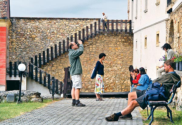 Asztrik apátsága ma turistalátványosság  