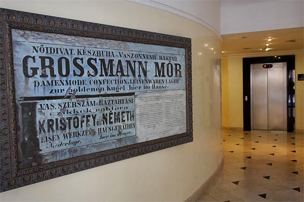 Az újrafestett Grossmann Mór-hirdetés