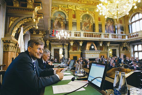 Még örül a fõpolgármester, pedig nehéz négy év vár rá 