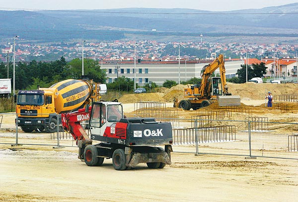 Vizsgálóbizottság fogja kideríteni, hogyan kezdõdhetett meg építési engedély nélkül a kivitelezés