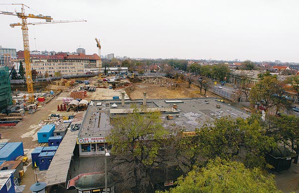 A tervezett debreceni színház szomszédságában épül az új piactömb