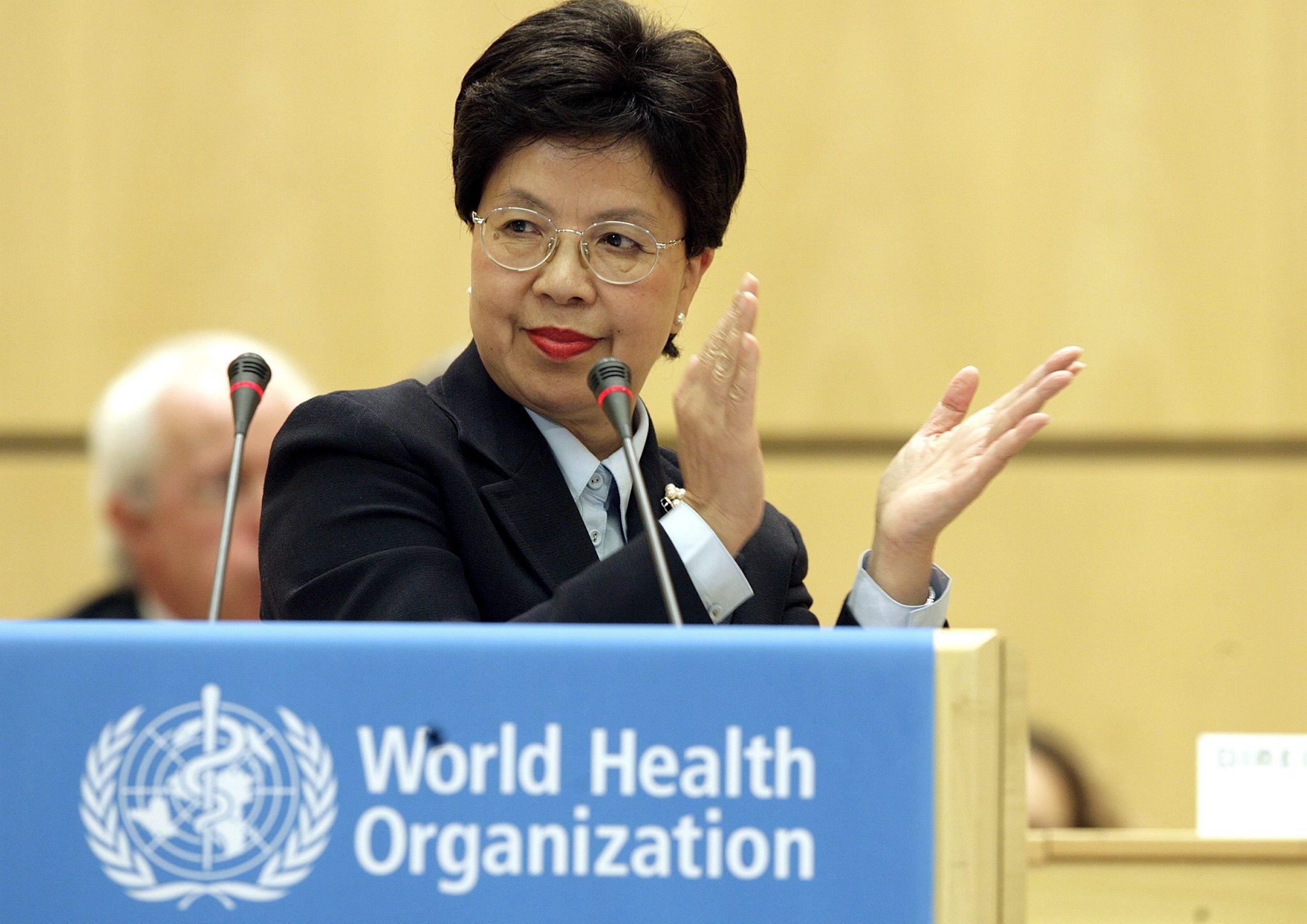 A kínai Margaret CHAN tapsol, miután megválasztották az Egészségügyi Világszervezet, a WHO új fõigazgatójává a szervezet genfi székházában 2006. november 9-én. Chan megbízatása január 4-én kezdõdik. 