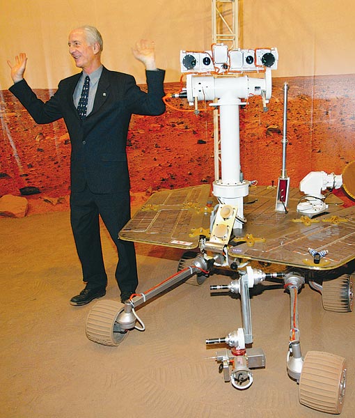 Jeffrey A. Hoffman ûrhajós a Mars-kiállításon