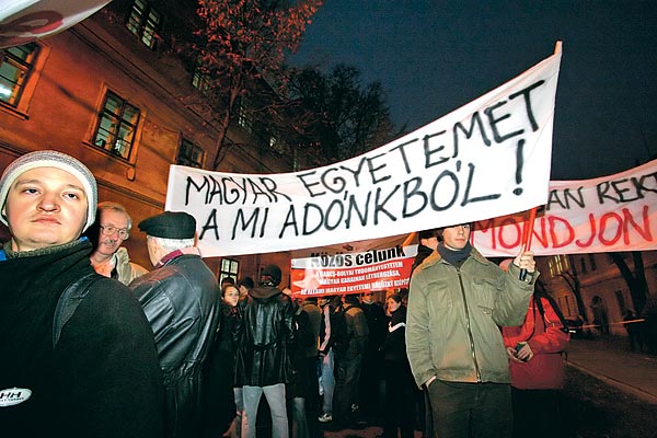 Kolozsváron mintegy ezren vonultak utcára a 