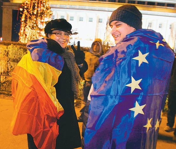 Bukarestben ünneplik a csatlakozást. A legtöbben otthon maradnak.