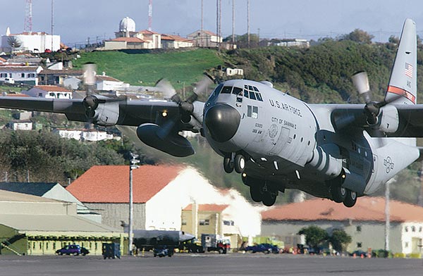Amerikai katonai szállítógép az Azori-szigeteknél