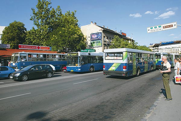 Hatszázötven új, korszerû buszt kellene forgalomba állítani