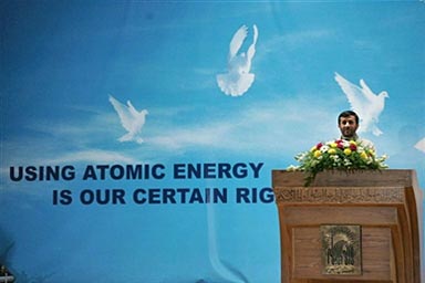 Ahmadinezsád: Iránnak nem kell atombomba