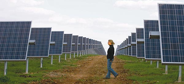 Felavatták tegnap Portugáliában a világ legnagyobb, napenergiát termelõ létesítményét
