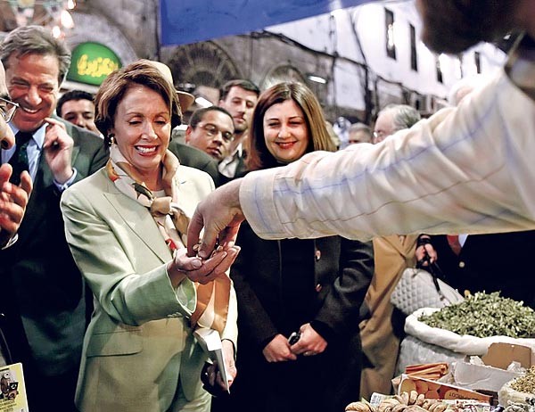 Nancy Pelosi a damaszkuszi bazárban