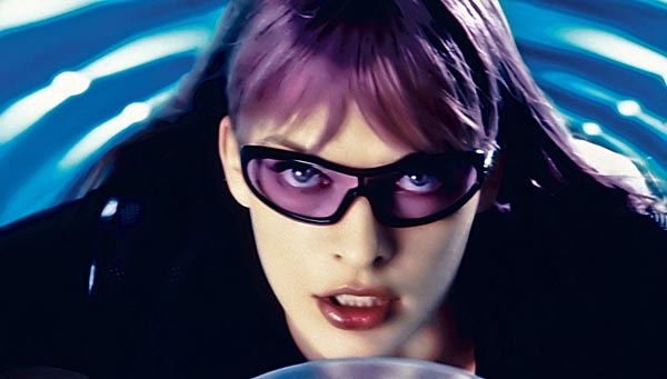 Milla Jovovich az Ultraviola címû filmben, amelyet csak DVD-n lehet megnézni, moziban nem