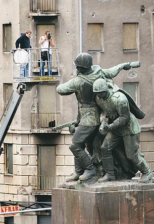 Emlékmû a Vörös Hadseregrõl Varsóban