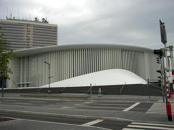 A Philharmonie - a luxemburgi komolyzenei kultúra fellegvára. Itt adtak koncertet a New York-i Filharmonikusok.