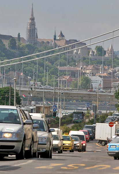 Dugókra készülhetnek az autósok nyáron Budapest utcáin