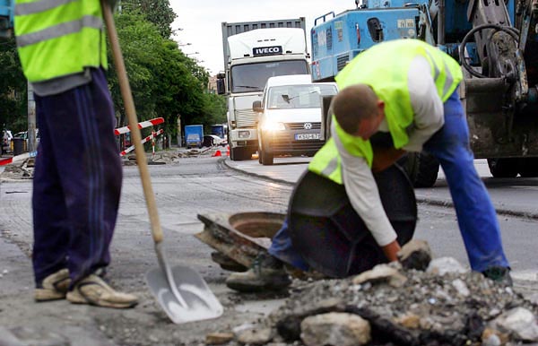 Rendszeres a torlódás a Hungária körúton is, ahol a napokban kezdődött a munka