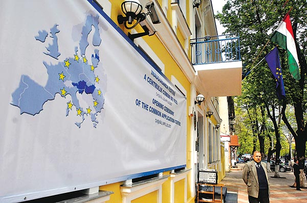 Moldova fővárosában a magyar nagykövetségen léttesült vízumkiadó központ