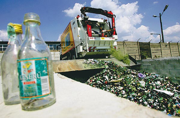 Budapesten hatszáz szelektív hulladékgyűjtőből szállítják el külön válogatva az üveget