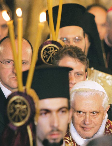 XVI. Benedek ortodox papokkal tavalyi, isztambuli látogatásán