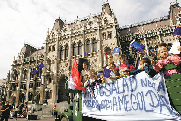 Az utolsó békés nap a Kossuth téren: NOE-demonstráció 2006. szeptember 16-án