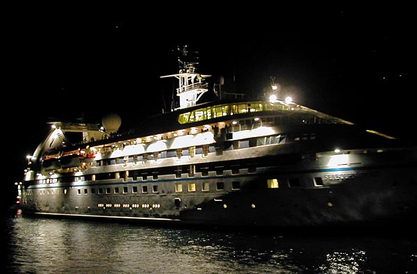 A Seabourn Spirit, melyet szomáli kalóztámadás ért 2005. novemberében