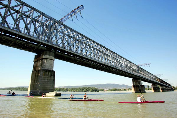 A rekonstrukció során elbontják, majd teljesen újjáépítik a híd acélszerkezetét